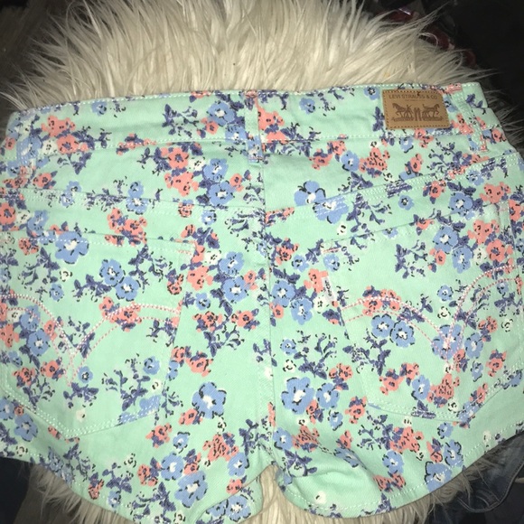 CUTE SHORTS - Picture 3 of 4